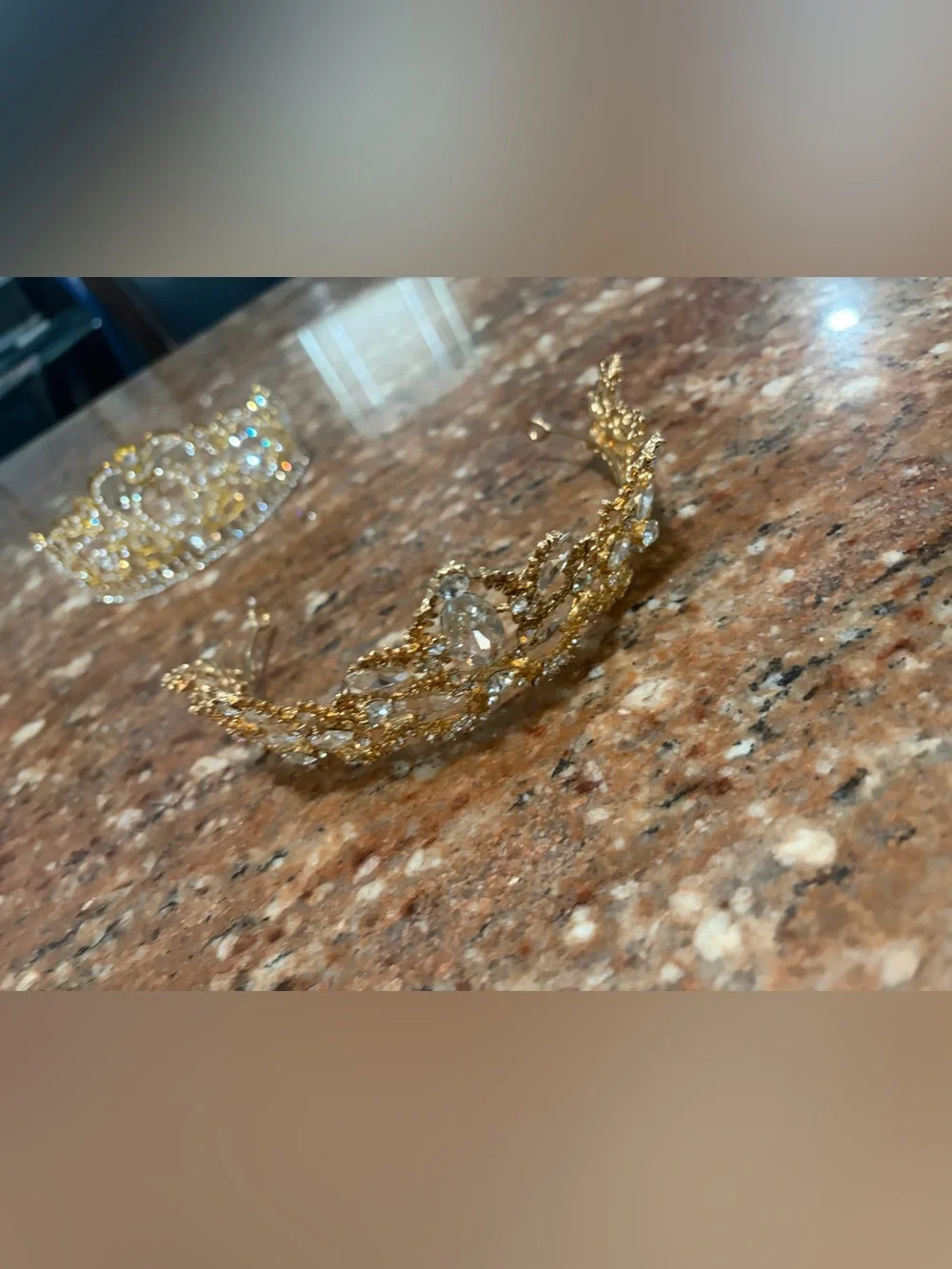 N/A elegant gold